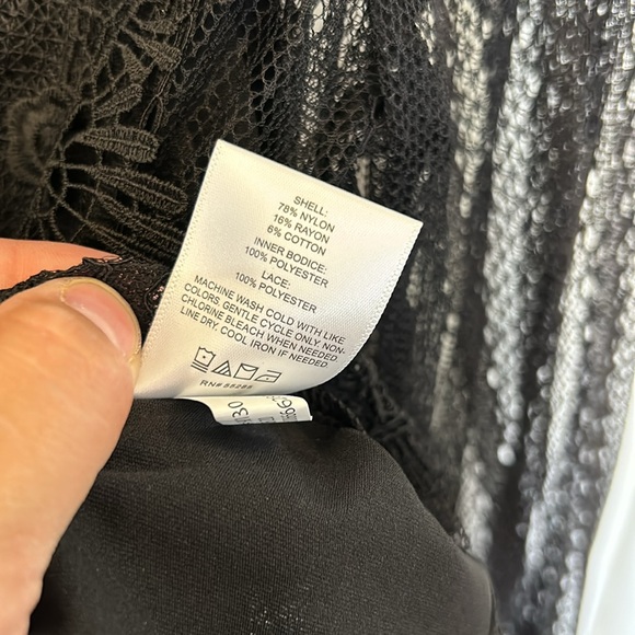 Express Women’s Lace Top Black Size Medium NWT - Picture 5 of 6